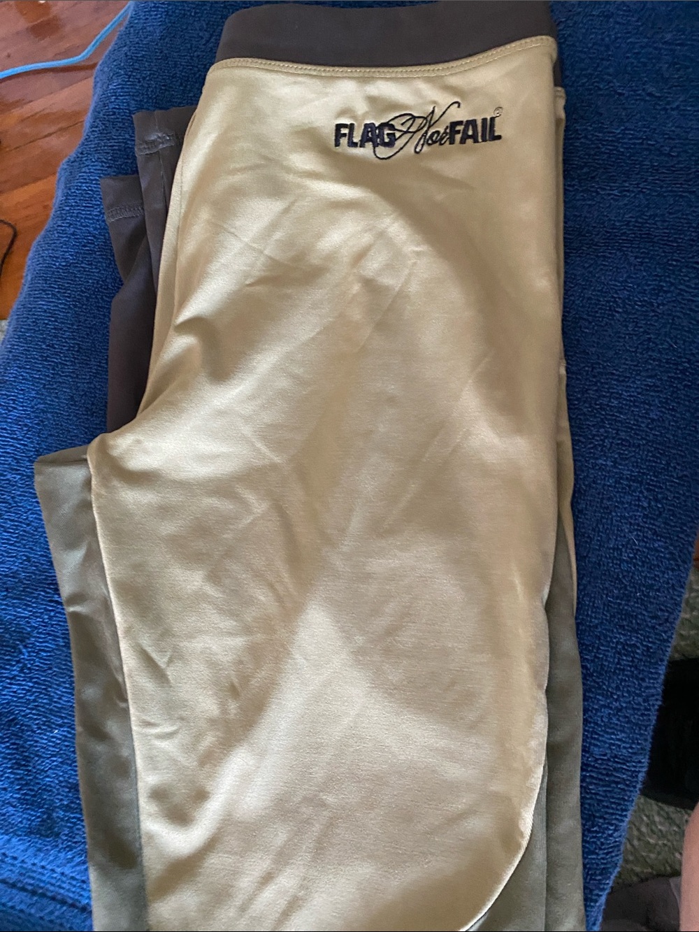 Women’s flag nor fail olive medium leggings